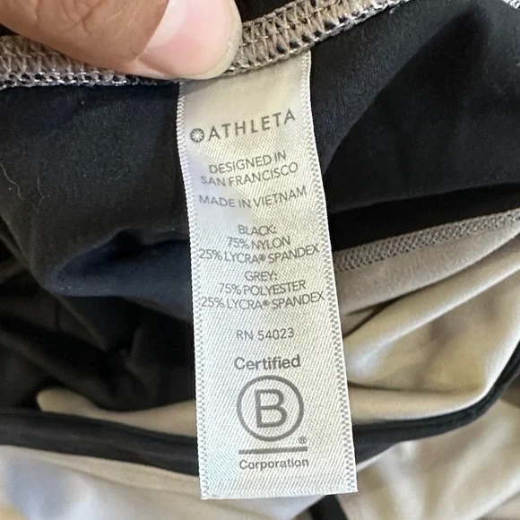 Athleta Women’s Black and Cream Leggings - Picture 4 of 12